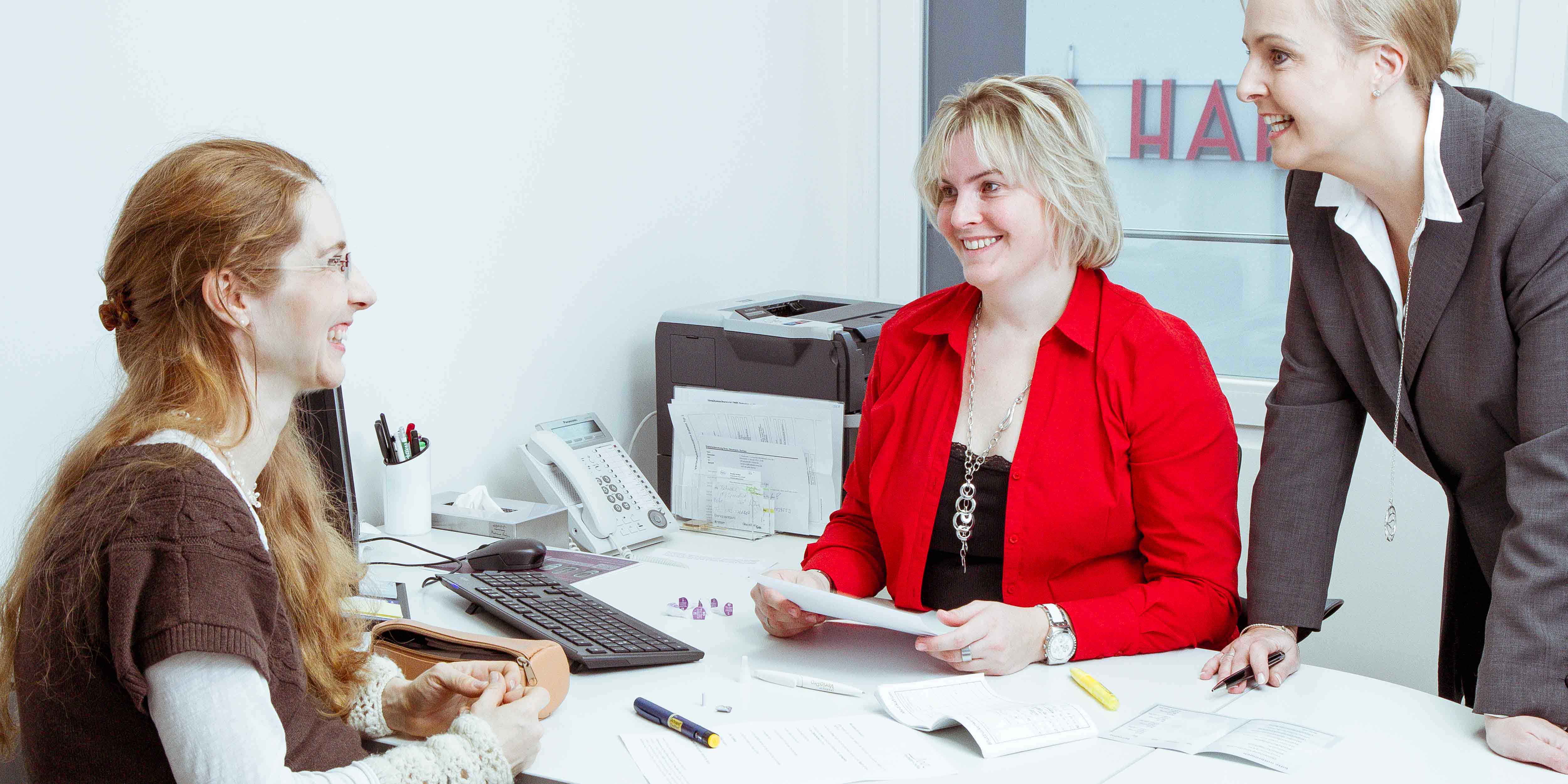 Dr. Zschau und Diabetesberaterin mit einer schwangeren Patientin